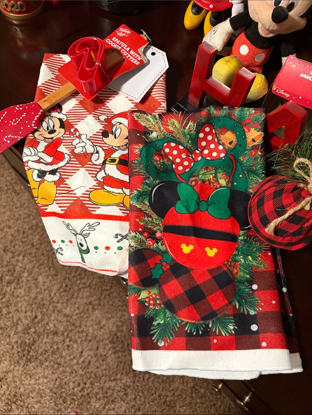 Mickey & Minnie Holiday Kitchen set.. 4 pieces in all